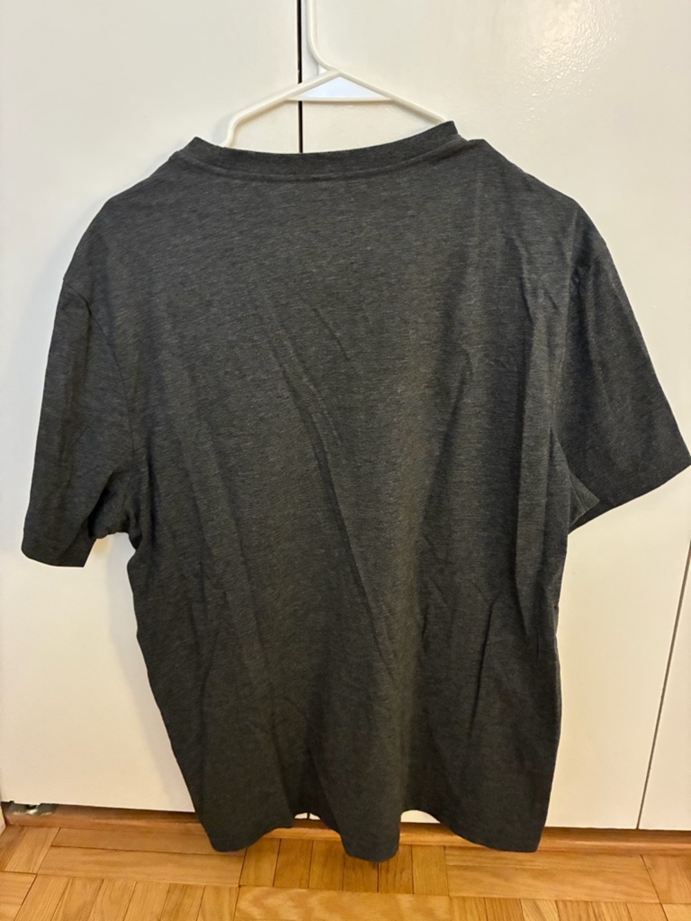 2 UNTUCKit Short Sleeve Crew Tee in Charcoal and Black - Picture 5 of 9